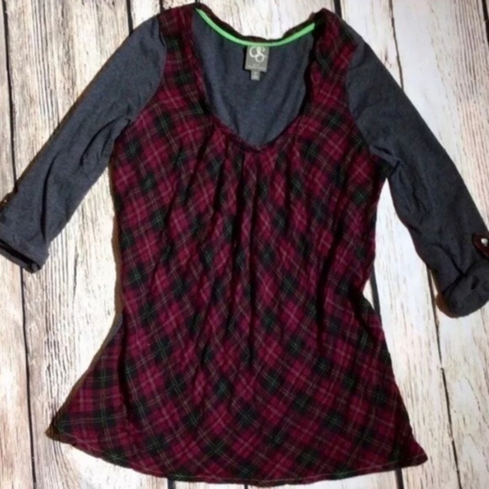 Anthro One September centered Plaid vneck shirt